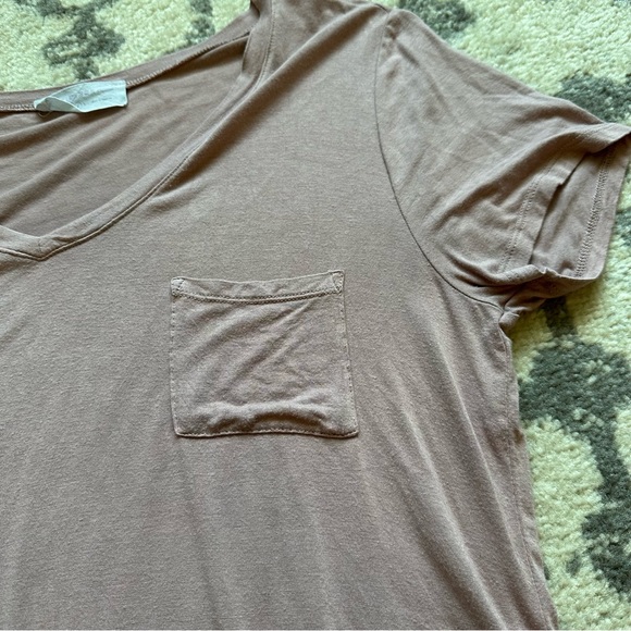 Pink Short Sleeve Pocket Front Casual V-Neck Tee Size Medium - Picture 9 of 9
